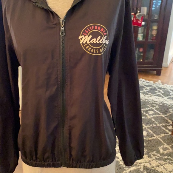 Brandy Melville Malibu logo great windbreaker jacket with hood. - Picture 3 of 10